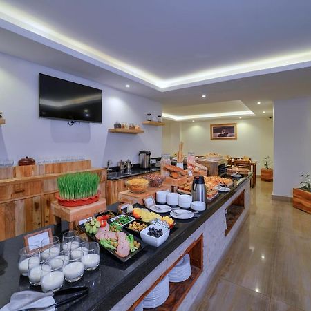 Hotel Aabas Pokhara By Barahi Hospitality Esterno foto