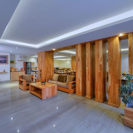 Hotel Aabas Pokhara By Barahi Hospitality Esterno foto