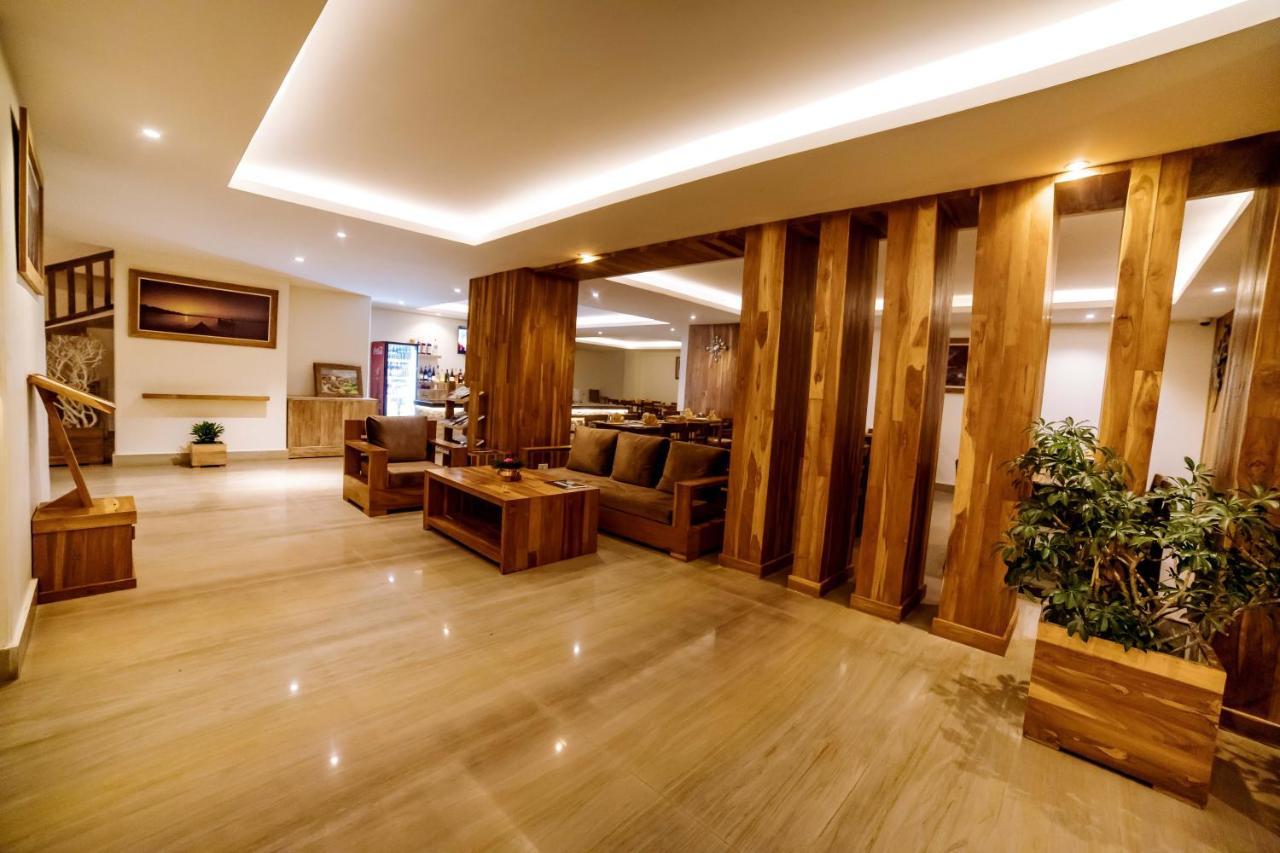 Hotel Aabas Pokhara By Barahi Hospitality Esterno foto