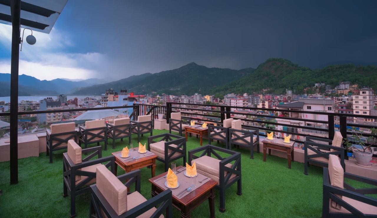 Hotel Aabas Pokhara By Barahi Hospitality Esterno foto