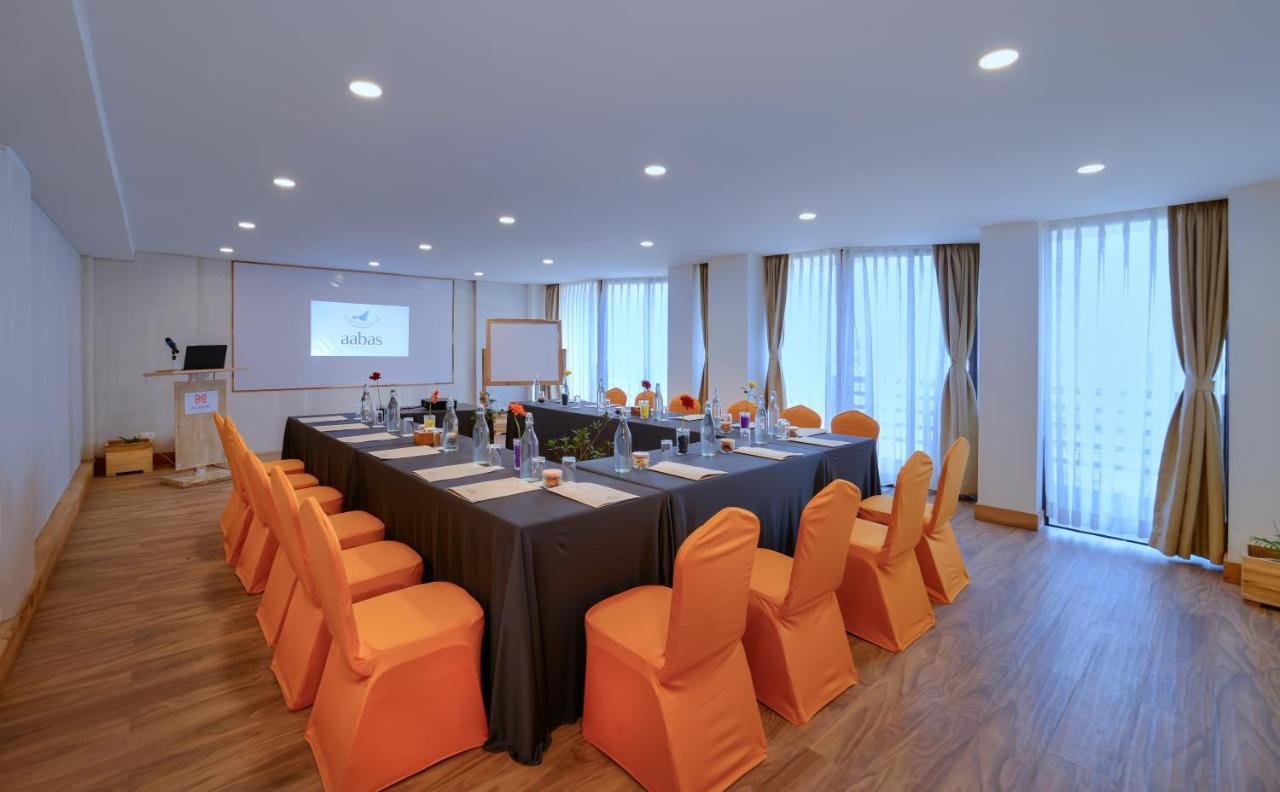 Hotel Aabas Pokhara By Barahi Hospitality Esterno foto