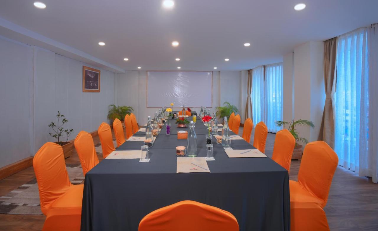 Hotel Aabas Pokhara By Barahi Hospitality Esterno foto