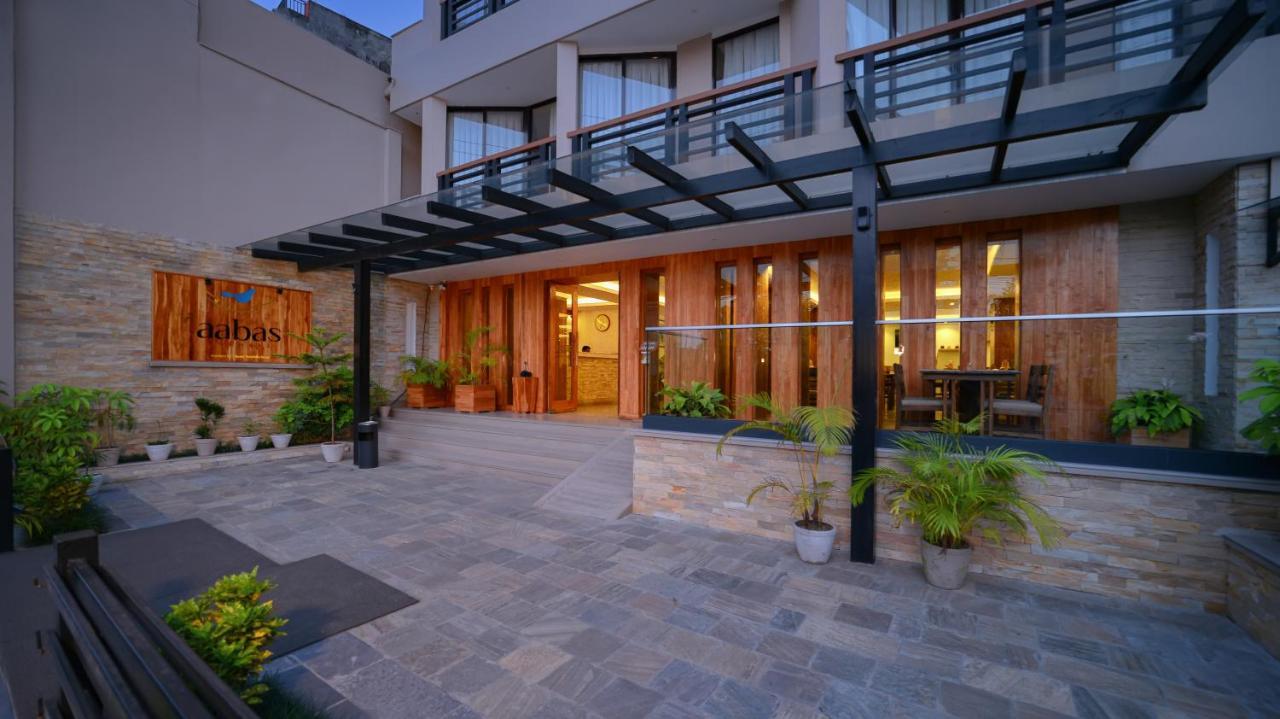 Hotel Aabas Pokhara By Barahi Hospitality Esterno foto