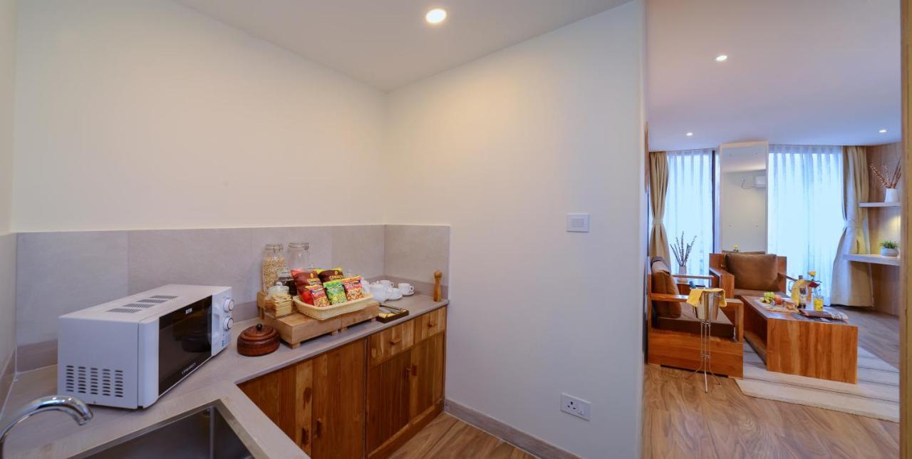 Hotel Aabas Pokhara By Barahi Hospitality Esterno foto